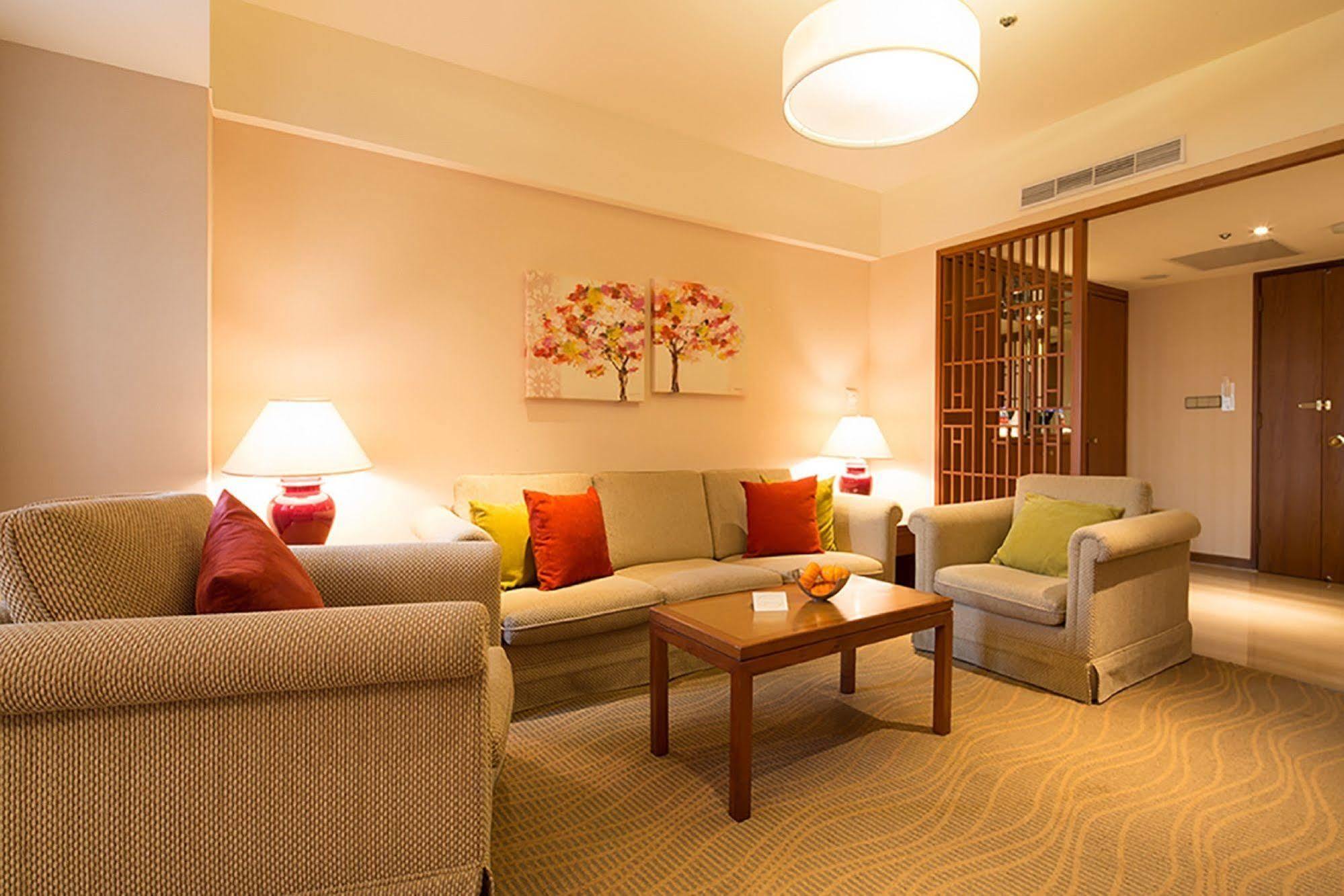 Hotel Riverview Тайпей Екстериор снимка